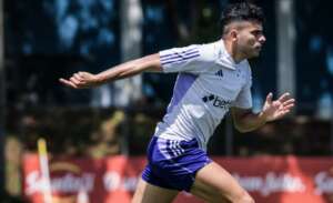 Goiás x Cruzeiro - Raposa faz confronto direto para sair do Z-4 do Brasileirão