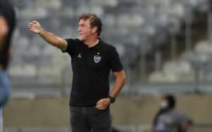 Cuca é procurado pelo Botafogo para substituir Lúcio Flávio e diz 'não' ao líder do Brasileirão