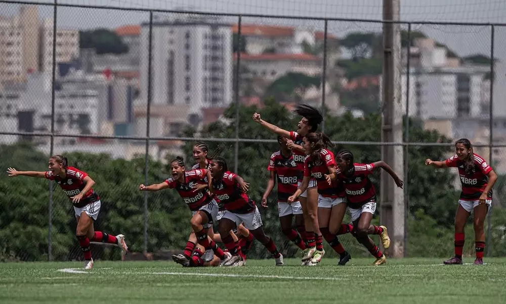 BRASILEIRO FEMININO SUB-17: Flamengo e Grêmio avançam para a grande final