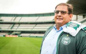 Coritiba demite técnico após rebaixamento e anuncia Guto Ferreira