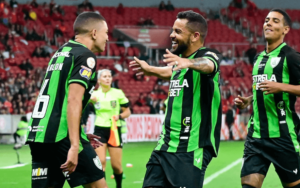 Marlon comenta após marcar gol do empate do América-MG: ' Esse ponto vai ser muito importante'