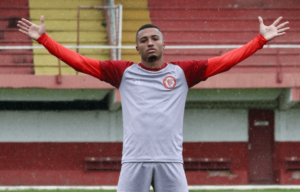 Bicampeão mundial de futsal deixa Hercílio Luz-SC e seguirá nos gramados