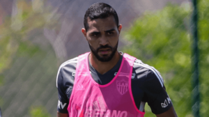 Kardec treina e pode substituir Hulk contra o Corinthians