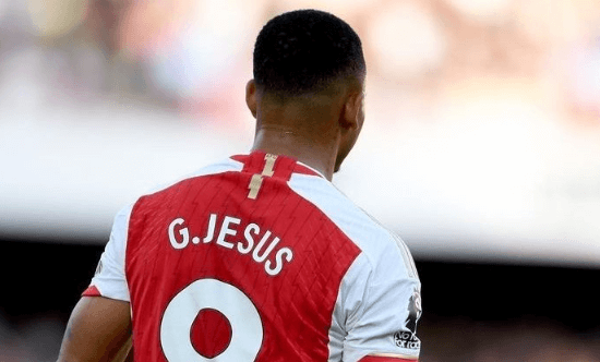 Gabriel Jesus segue como desfalque no Arsenal após convocação