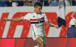 Rodrigo Nestor passa por cirurgia no joelho esquerdo e posta foto jogando pelo São Paulo