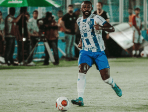 Despedidas seguem e Paysandu-PA rescinde com atacante experiente