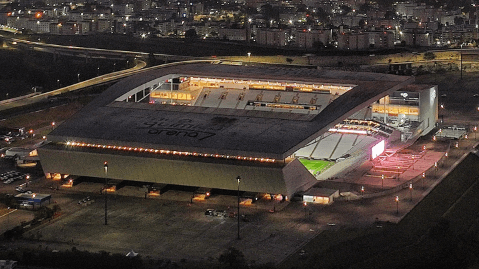 Corinthians negocia venda de parte da Arena com a Caixa