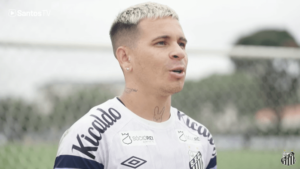 Soteldo celebra ano da Venezuela e foca no Santos: 