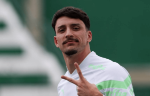 Piquerez trabalha com elenco e reforça o Palmeiras diante do Fortaleza