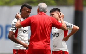 Flamengo enfrenta o lanterna e rebaixado América-MG de olho na liderança do Brasileirão