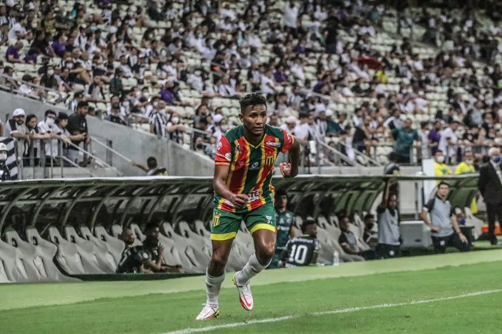 Maurício, volante do Sampaio Corrêa (Foto: Ronald Felipe / SCFC)