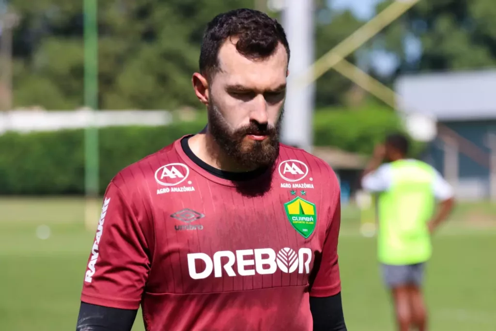 Goleiro do Cuiabá comemora empate com o São Paulo: "Feliz pelo empenho" 2 Walter, goleiro do Cuiabá (Foto: ASCOM Cuiabá)