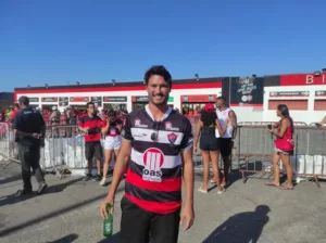 Ex-jogador do Vitória tem celular furtado em entrevista no Barradão