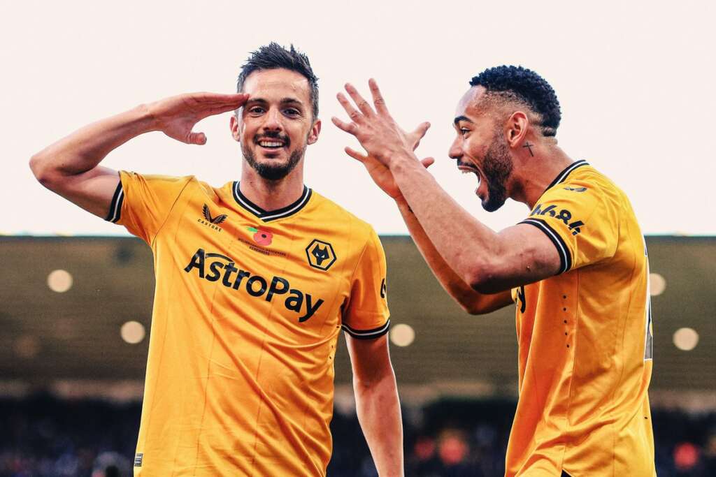 INGLÊS: Tottenham sai na frente, mas leva 2 gols nos acréscimos e perde chance de virar líder