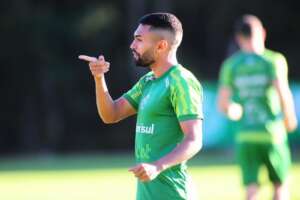 Paranaense: Coritiba acerta detalhes para anunciar volante que subiu com o Juventude