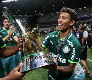 Palmeiras dá os parabéns pelos 35 anos e anuncia a renovação do contrato de Marcos Rocha