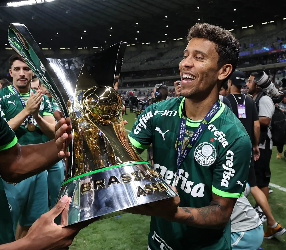 Palmeiras dá os parabéns pelos 35 anos e anuncia a renovação do contrato de Marcos Rocha