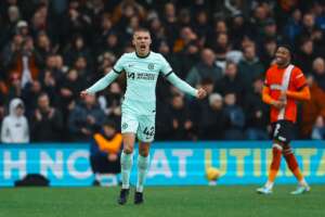 INGLÊS: Chelsea sofre, mas bate Luton e vence a segunda consecutiva