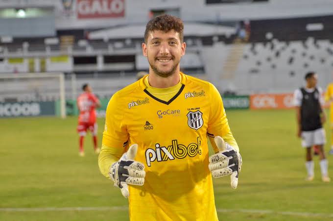 Ponte Preta ganha mais um rival para seguir com Caíque, sonda lateral e pode renovar com meia