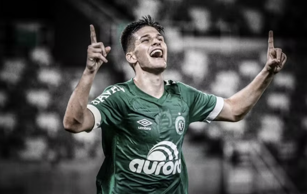 Catarinense: Chapecoense contrata volante Tárik e confirma retorno de Perotti