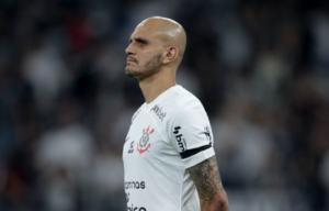 Fábio Santos se prepara para despedida do Corinthians após 'pior ano da carreira'