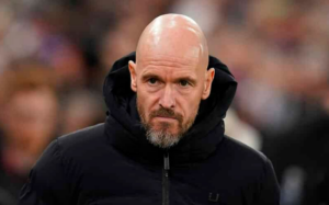 Ten Hag chega a clássico ameaçado no United, mas afirma: 'Eu quero progresso'
