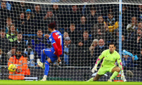 Manchester City empata com Crystal Palace antes da estreia no Mundial