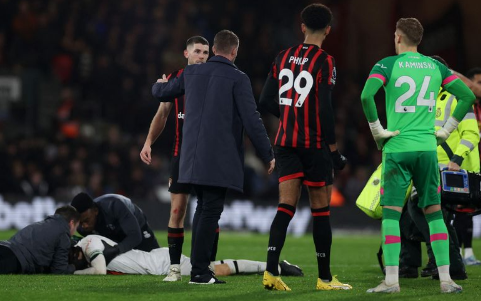 Zagueiro do Luton Town sofre parada cardíaca e desmaia em campo pela segunda vez no ano 2 Captura de tela 2023 12 16 165342
