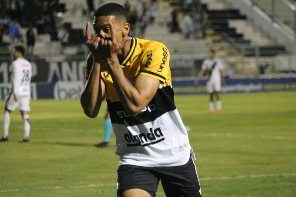 Atacante faz carta de despedida do Criciúma, que está ativo no mercado em busca de reforços