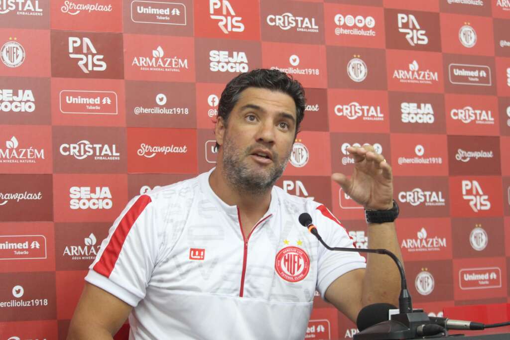 Catarinense: Felipe Moreira é apresentado no Hercílio Luz: “Vou exigir competitividade”