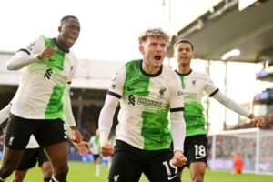 INGLÊS: De virada, Liverpool bate Crystal Palace e acirra disputa pela liderança