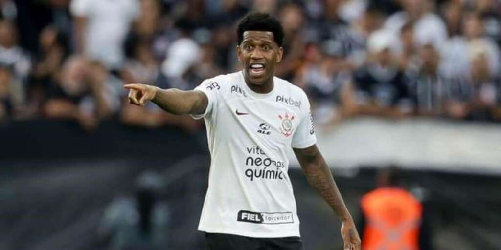 Santos oficializa zagueiro ex-Corinthians e fecha o setor defensivo para 2024