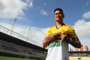 Lucca volta ao Brasil para passar por cirurgia e deve se aproximar do Criciúma