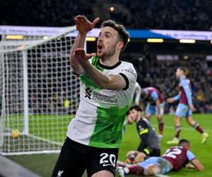 INGLÊS: Liverpool volta a vencer, faz 2 a 0 no Burnley e dorme na liderança