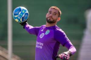 Goleiro titular do Guarani entra na mira do Coritiba e pode estar de saída