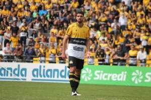 Guarani se aproxima de zagueiro ex-Criciúma para o Paulistão e auxiliar se despede