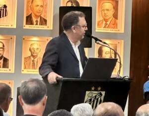 Em cerimônia de posse, presidente Marcelo Teixeira promete fazer Santos voltar a brilhar