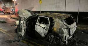 Carro de jogador e de delegado da partida são queimados após rebaixamento do Santos