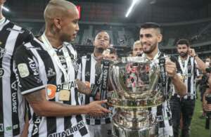 Carioca: Vasco mira zagueiro campeão brasileiro pelo Atlético-MG