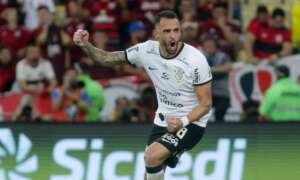 Renato Augusto emociona em adeus ao Corinthians: 'Lágrimas nos olhos'
