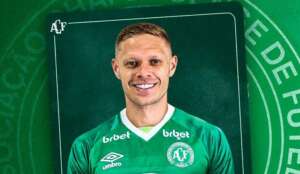 Catarinense: Meia ex-Vasco e Corinthians é o novo reforço da Chapecoense