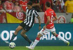 Internacional 3 x 1 Botafogo - Fogão encerra Brasileirão fora do G-4