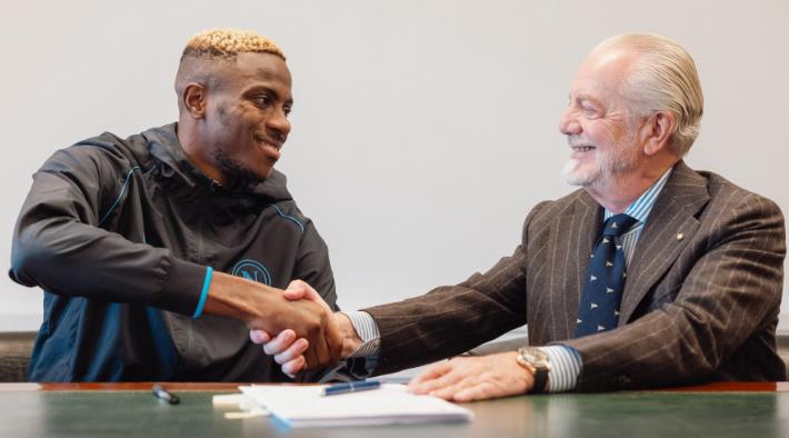 Italiano: Napoli acerta renovação de atacante Victor Oshimen até 2026