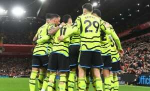 INGLÊS: Arsenal arranca empate com o Liverpool e mantém liderança