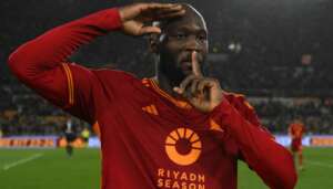 ITALIANO: Roma derrota Napoli em duelo com 12 cartões amarelos e dois vermelhos