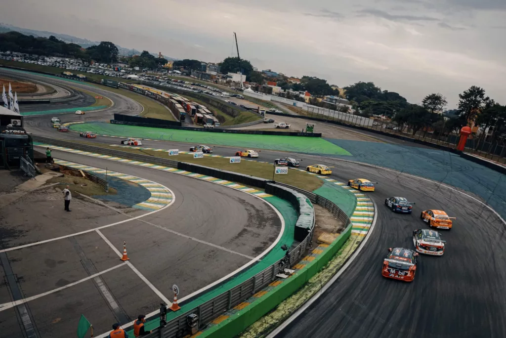 Stock Car em Interlagos: Super Final tem ‘rivalidade aflorada’ com duelo entre campeões