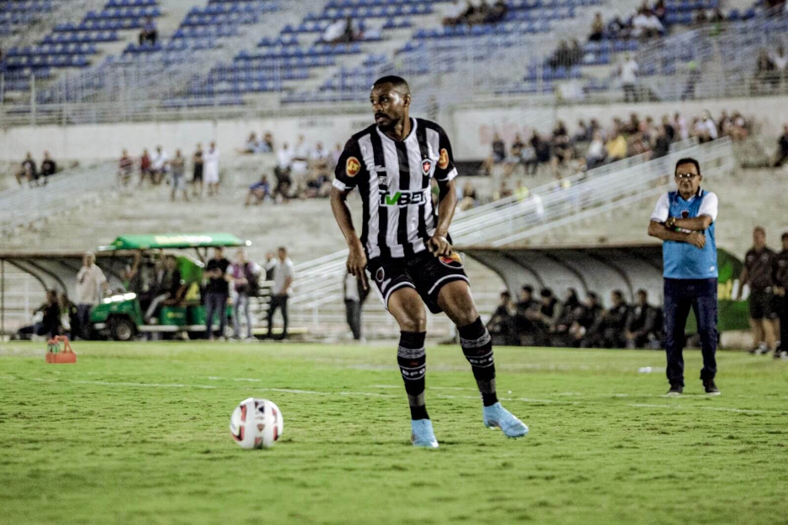 Paulista A2: Taubaté contrata lateral que vai para seu quinto clube em São Paulo