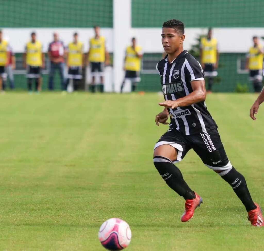 Paulista A2: Atacante retorna da Espanha para vestir a camisa do Taubaté