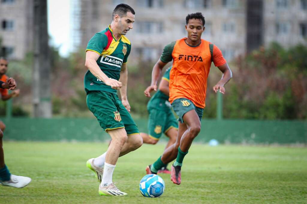 Maranhense: Recém-contratado lateral se destaca em treino do Sampaio Corrêa