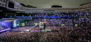 Allianz Parque tem mutirão contra miçangas no campo em show de Taylor Swift e críticas de Abel